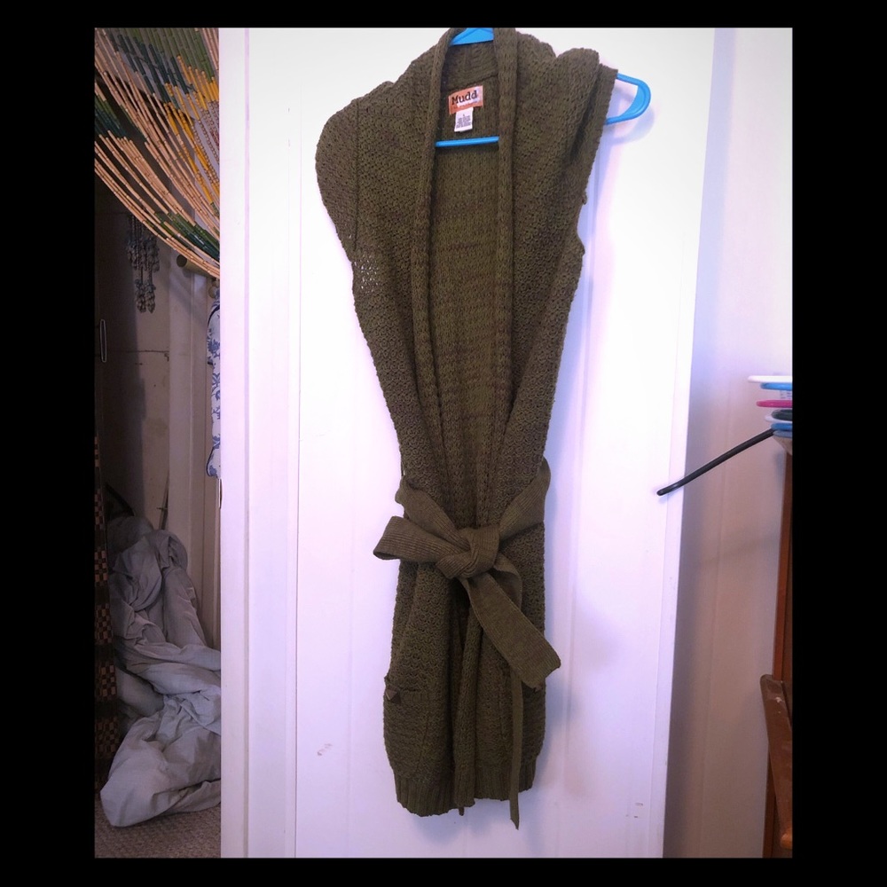 Vest sweater with ties! With ties and pockets!